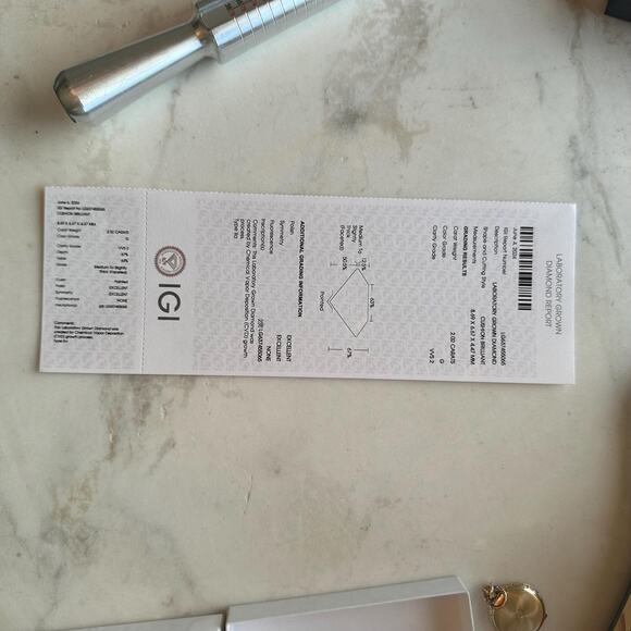 2.02 ct VVS2 Lab Certified Cushion Cut diamond - Picture 5 of 10